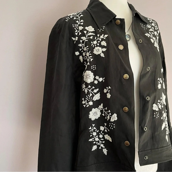 Via Seta Black Silk-Linen
Embroidered Jacket - Size 12 - Picture 3 of 11